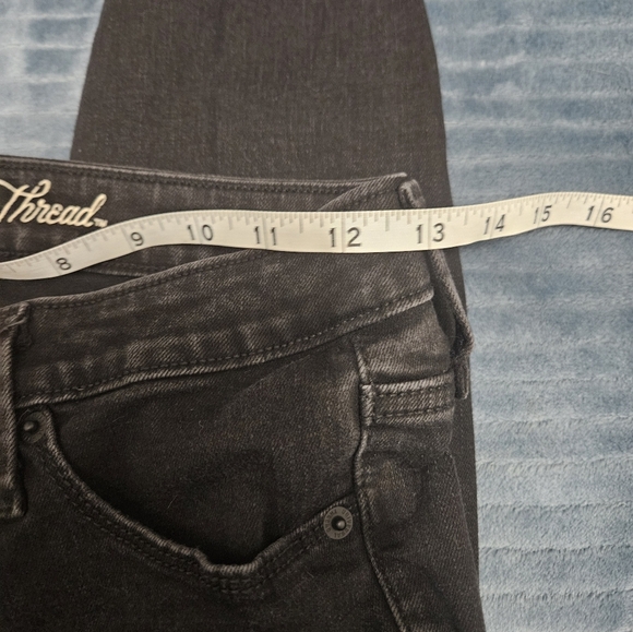 Universal thread mid rise skinny distressed jeans! - Picture 6 of 9